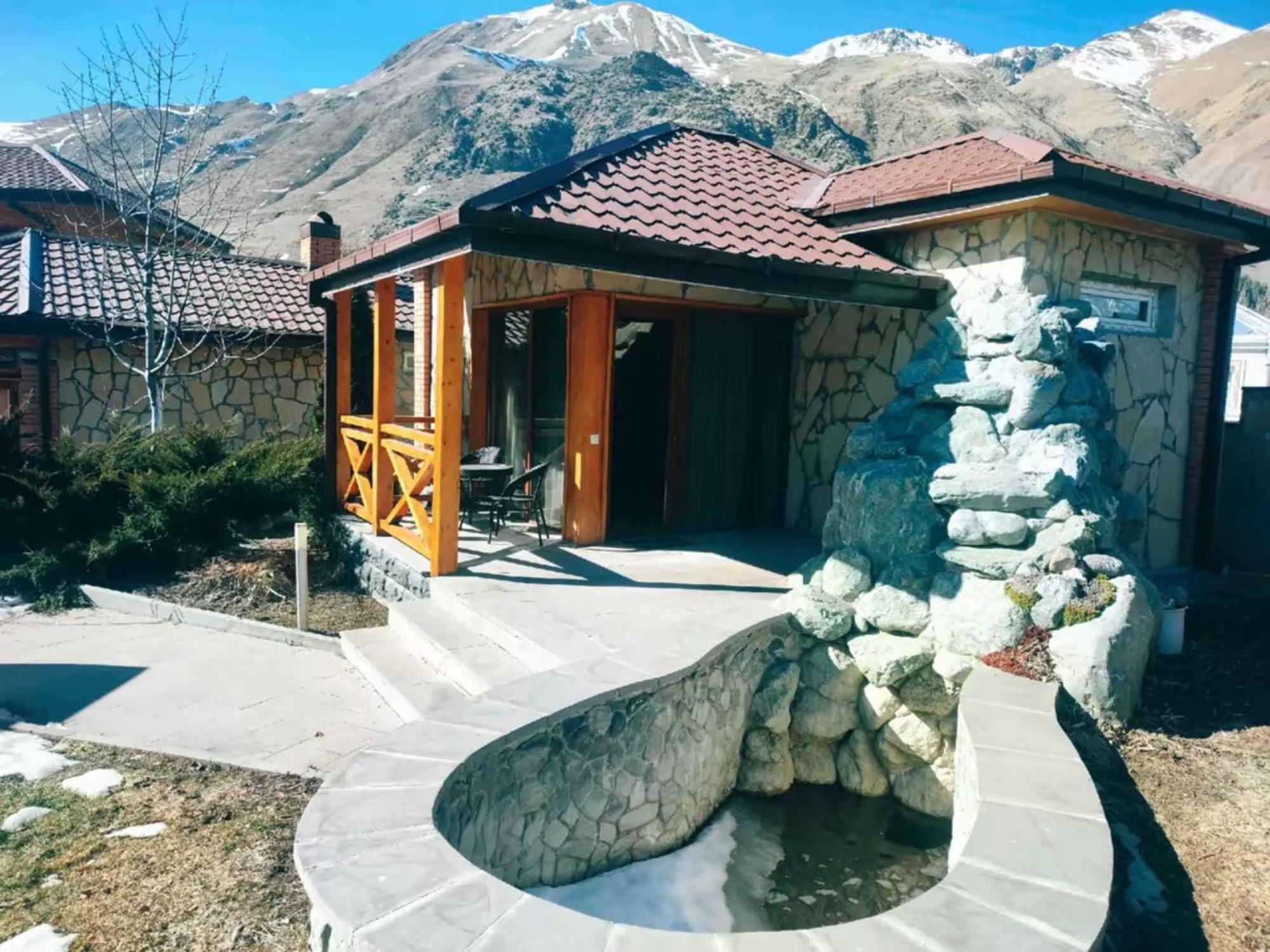 Vardisubani Villa Kazbegi Exteriör bild
