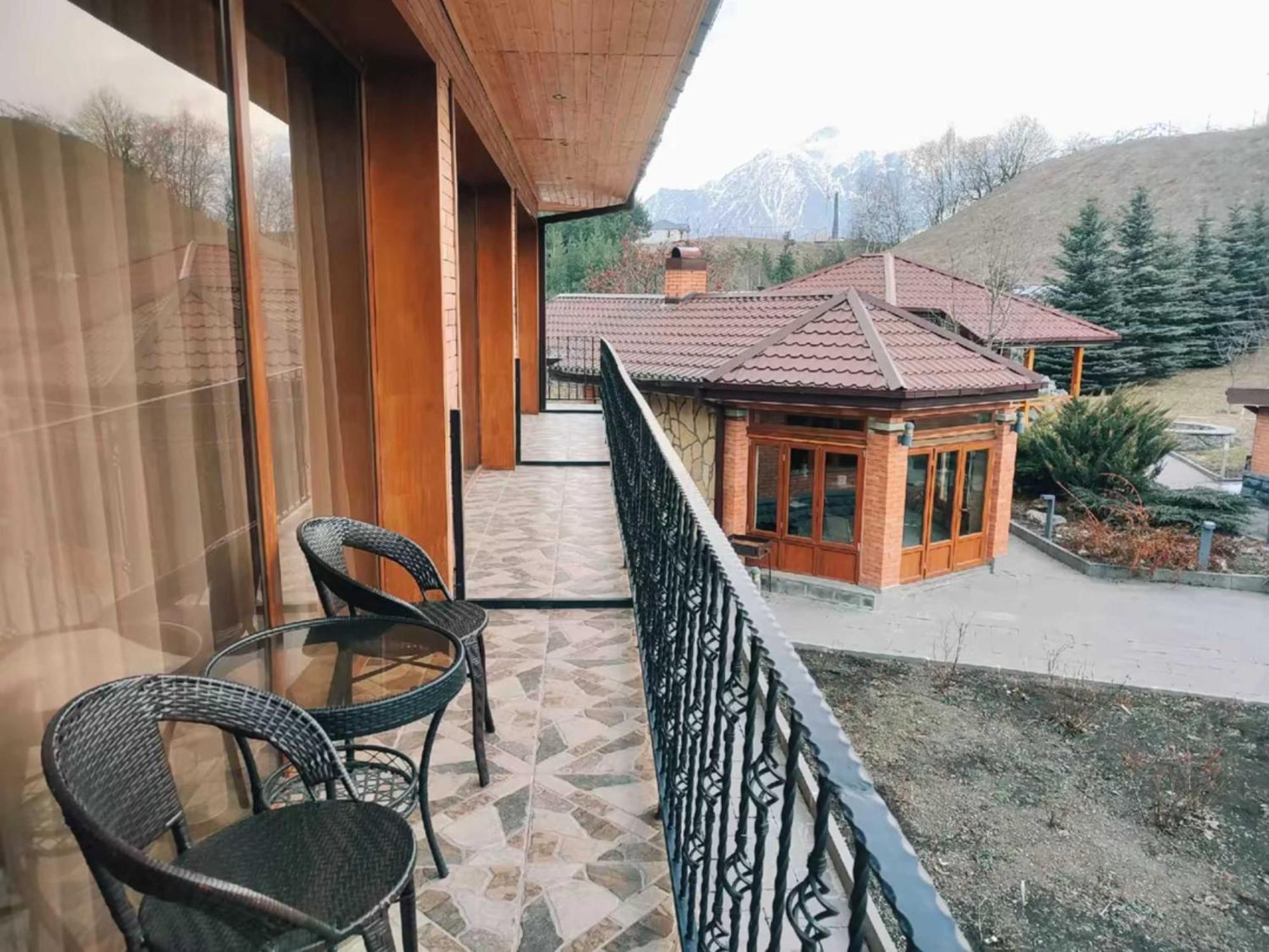 Vardisubani Villa Kazbegi Exteriör bild