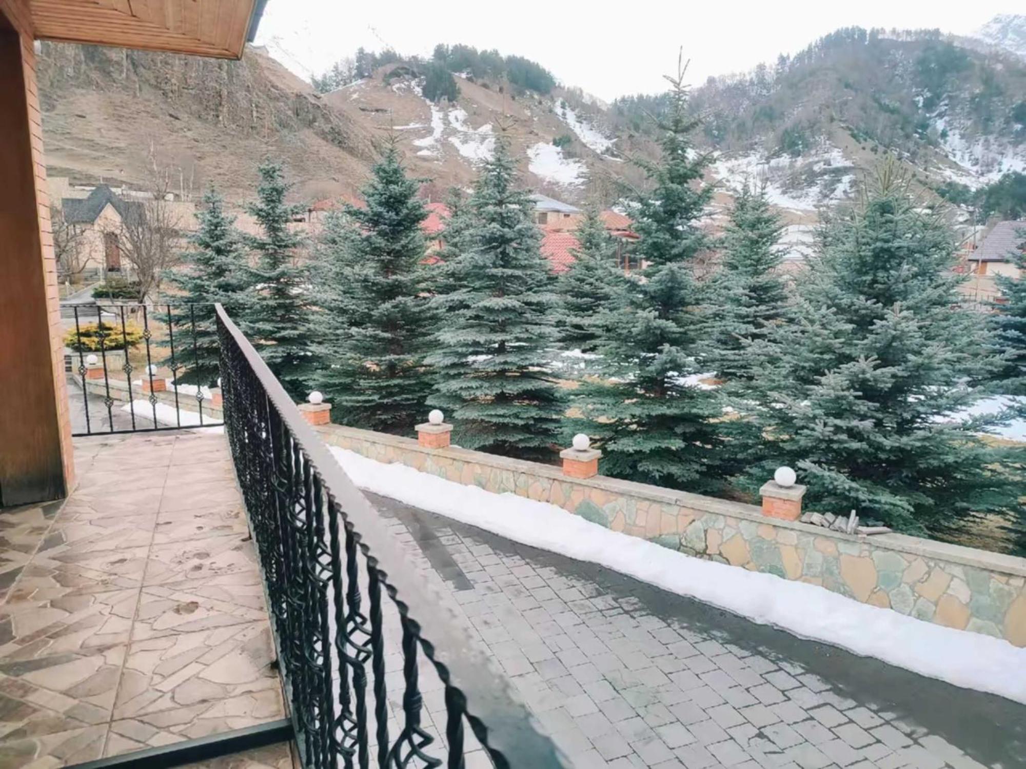 Vardisubani Villa Kazbegi Exteriör bild