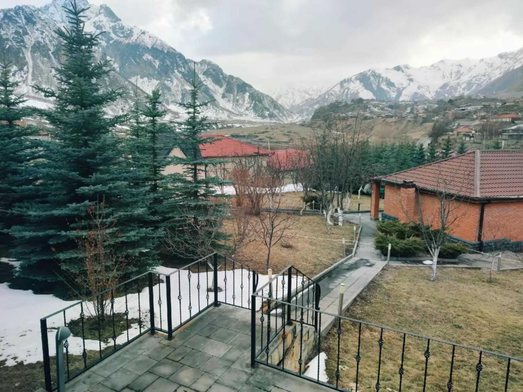 Vardisubani Villa Kazbegi Exteriör bild