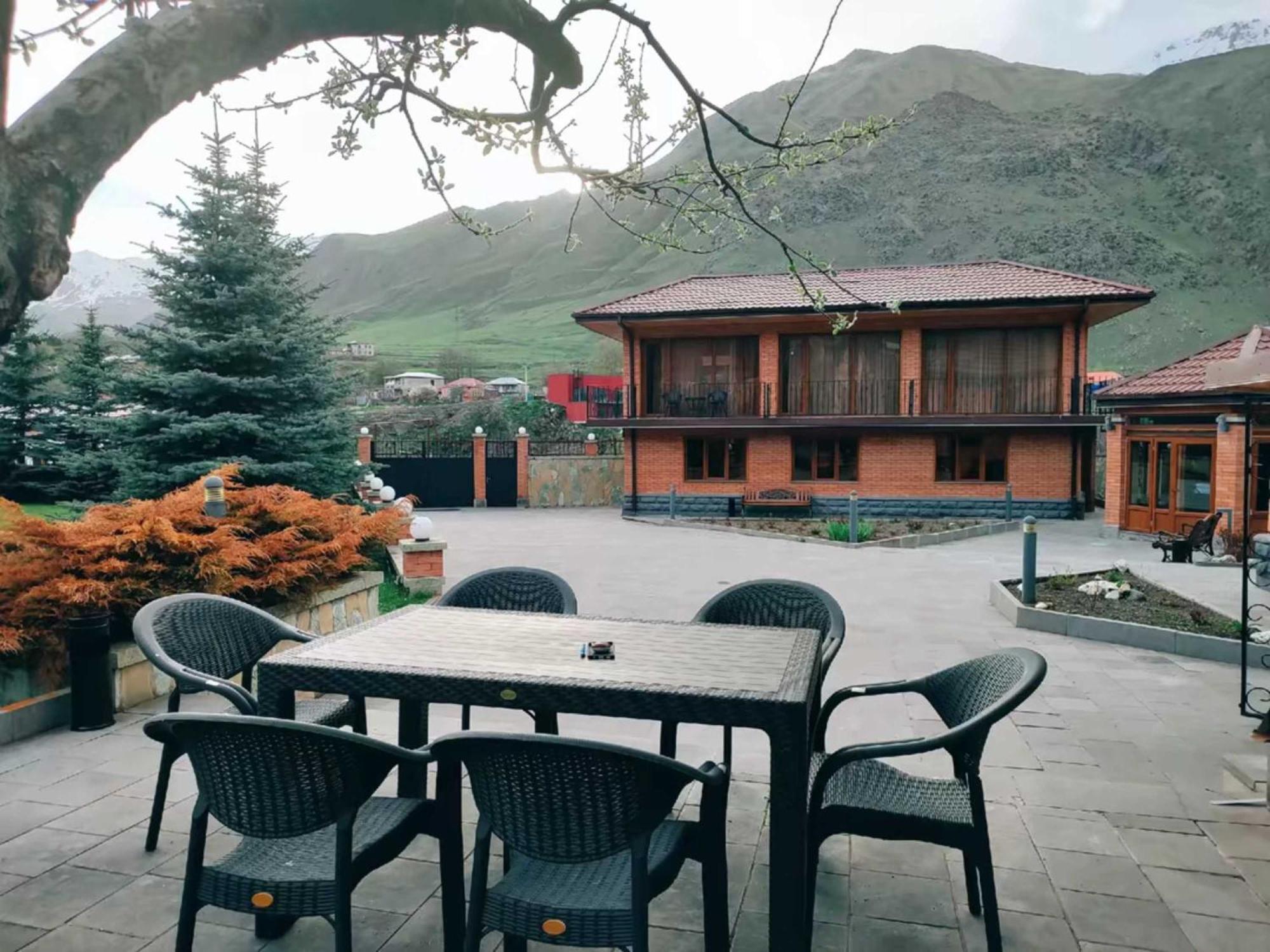 Vardisubani Villa Kazbegi Exteriör bild