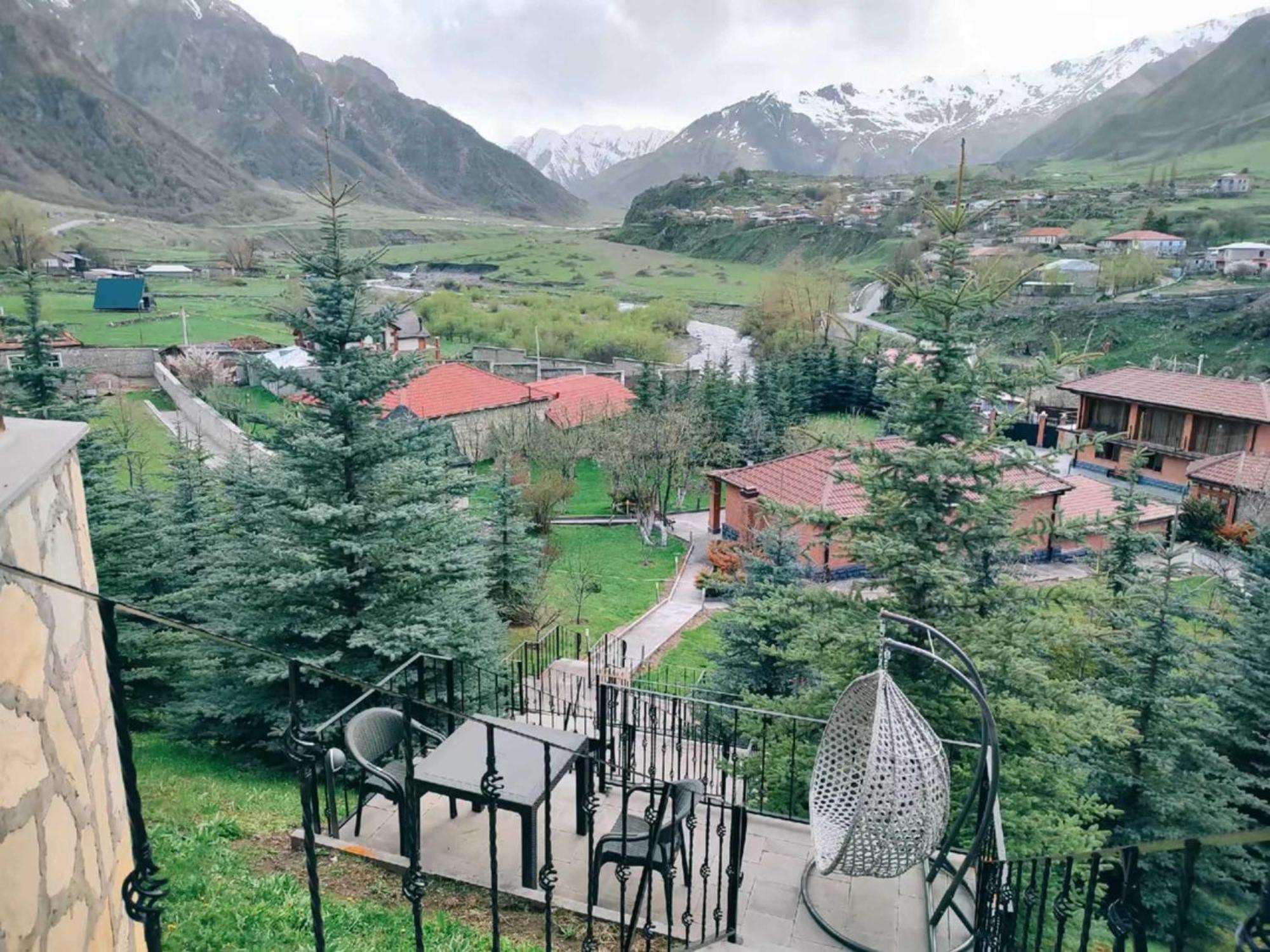 Vardisubani Villa Kazbegi Exteriör bild